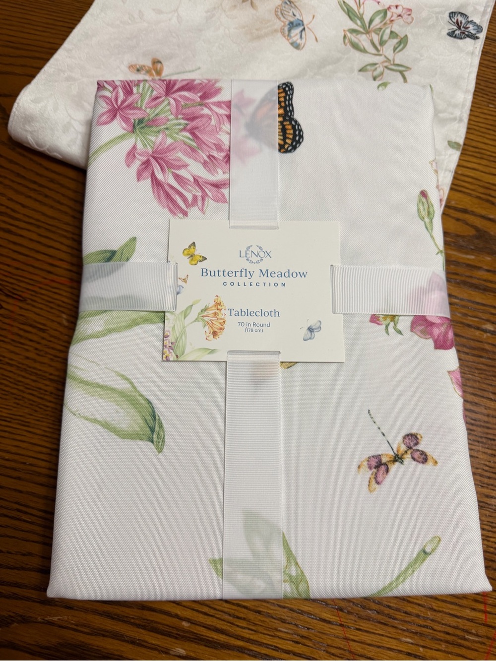 Lenox Butterfly Meadow White Floral round Tablecloth with Pink Blooms